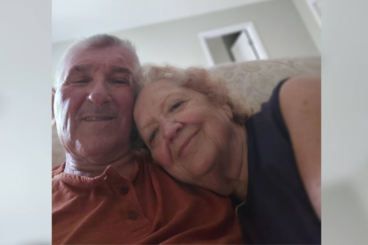 Wayne and Sharon snuggling close for a casual selfie at home.