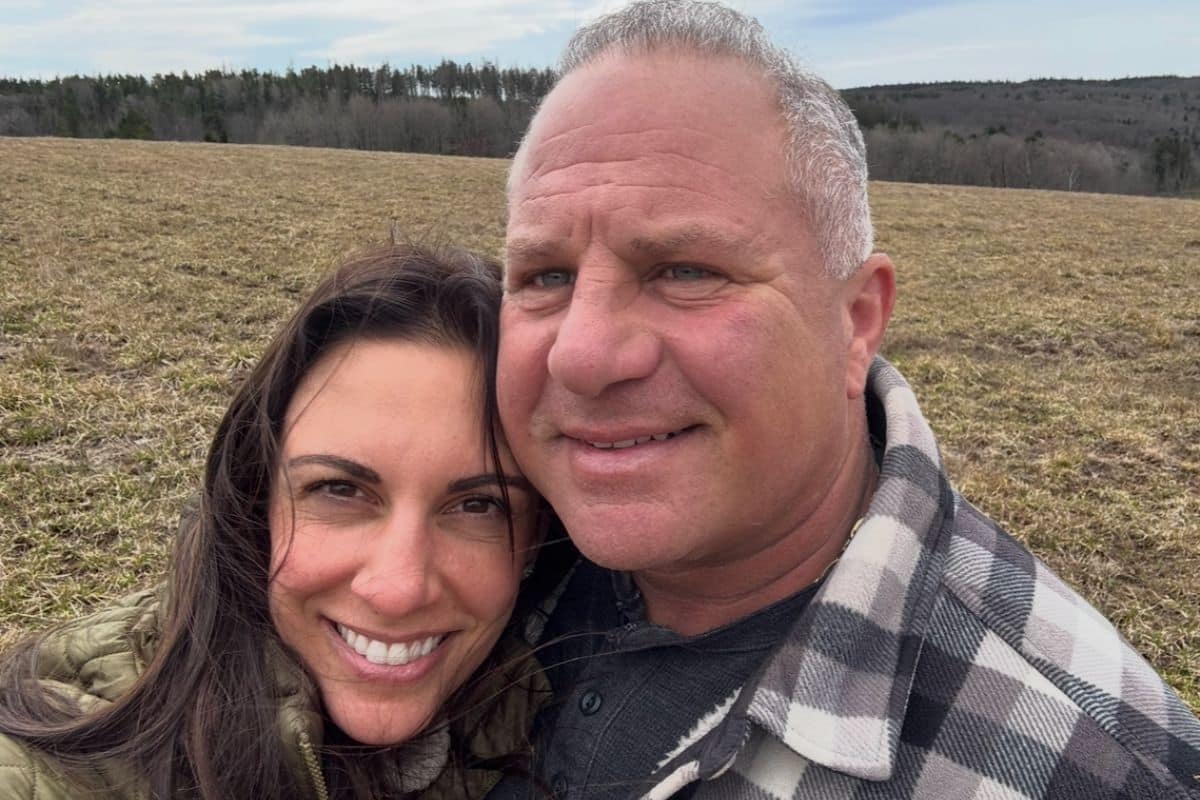 Dan and Sara smiling in a casual selfie together
